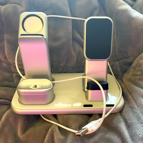 Multi Device Charging Dock - Picture 1 of 6